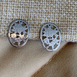 Vintage Avon floral silver tone clip on earrings.